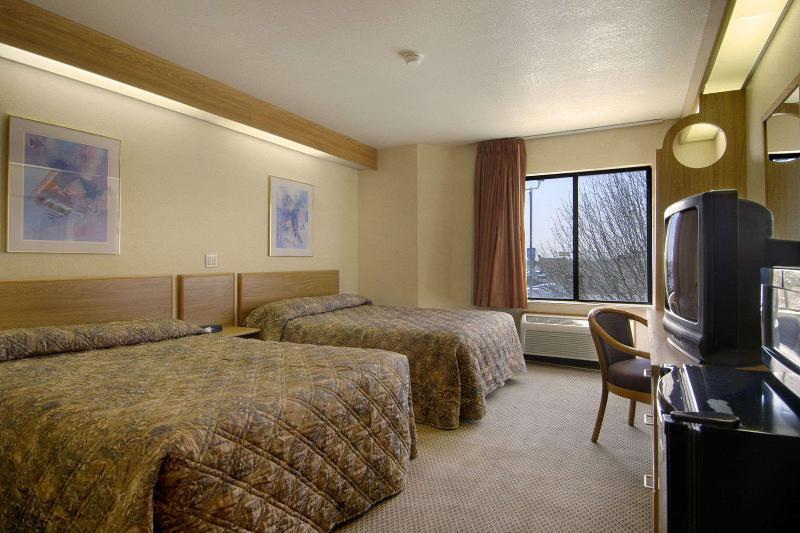 Super 8 By Wyndham Midland Motel Phòng bức ảnh